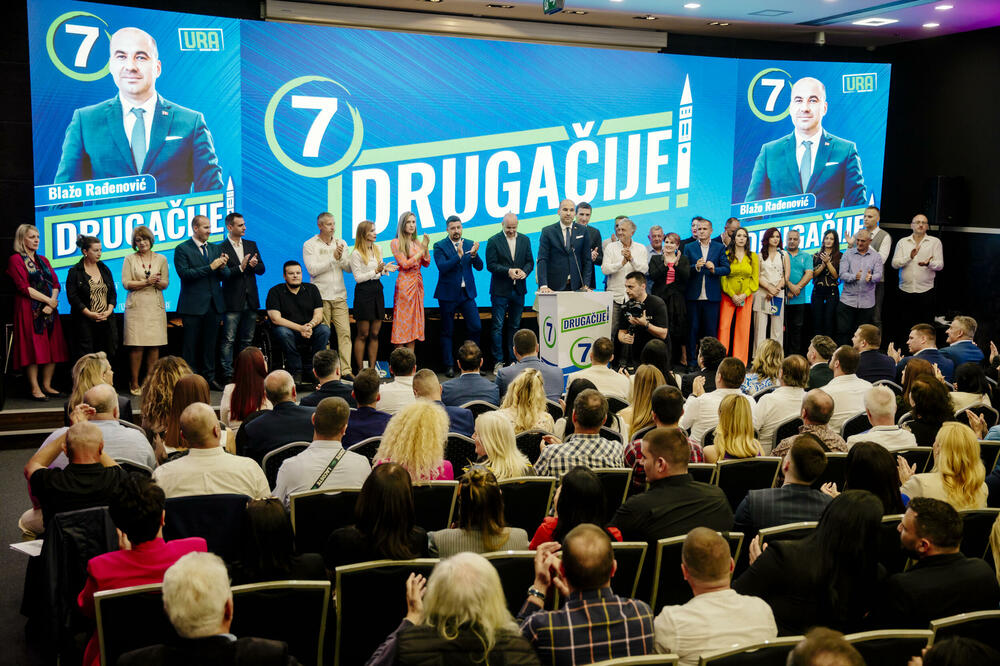 Rađenović se obraća na jednom od skupova izborne liste, Foto: Građanski pokret URA
