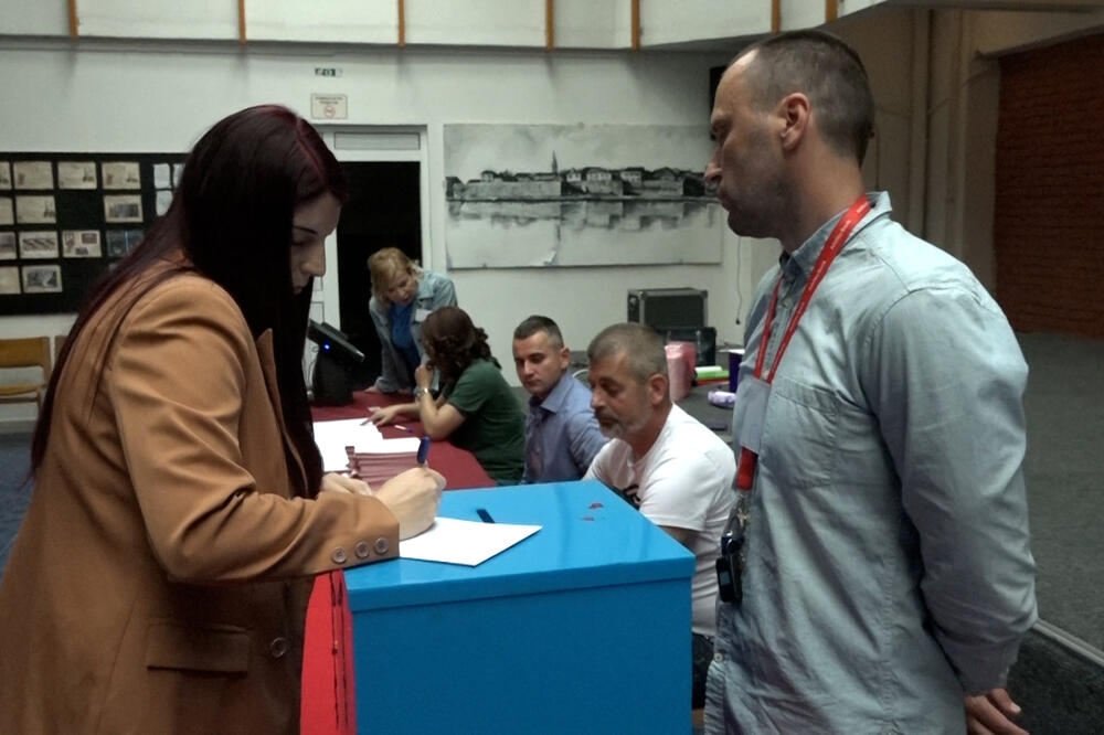 Sa biračkog mjesta u Budvi, Foto: Mediabiro