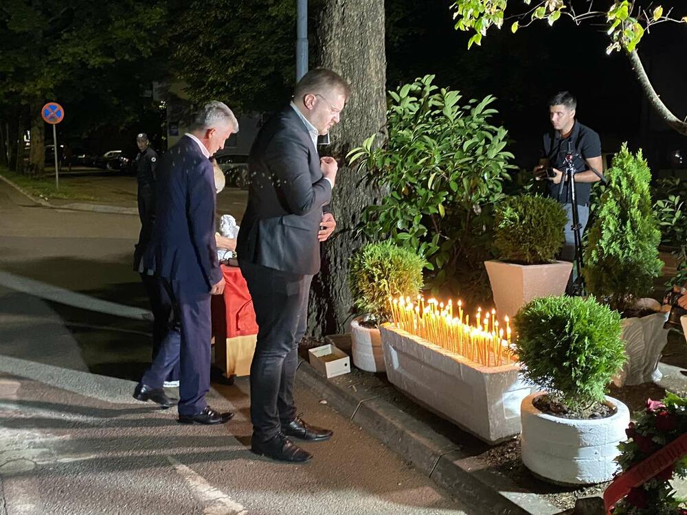 <p>"Hrabra i slobodna Crna Gora otvorila je slavnu stranu svoje istorije u kojoj je Duško jedan od njenih najvećih sinova. Istrajavaćemo da se ovaj zločin rasvjetli i da se svi odgovorni izvedu pred lice pravde", rekao je glavni i odgovorni urednik dnevnog lista "Dan" Mladen Milutinović</p>