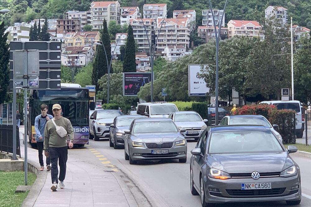 Saniraće saobraćajnice u Budvi, Foto: Vuk Lajović