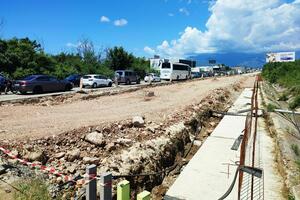 Radovi na prvih šest kilometara na potezu od aerodroma Tivat do...