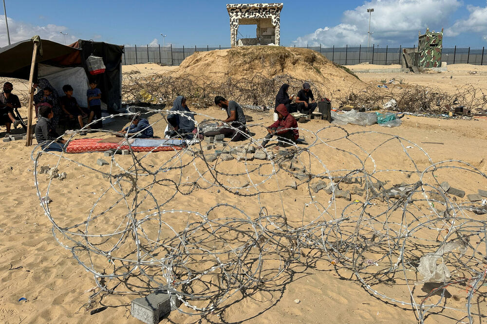 Raseljeni Palestinci blizu granice sa Egiptom, Foto: REUTERS