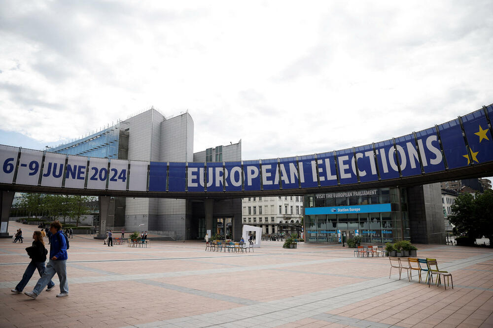 Znak za predstojeće evropske izbore, u Briselu u Belgiji (23. 5. 2024.), Foto: Reuters