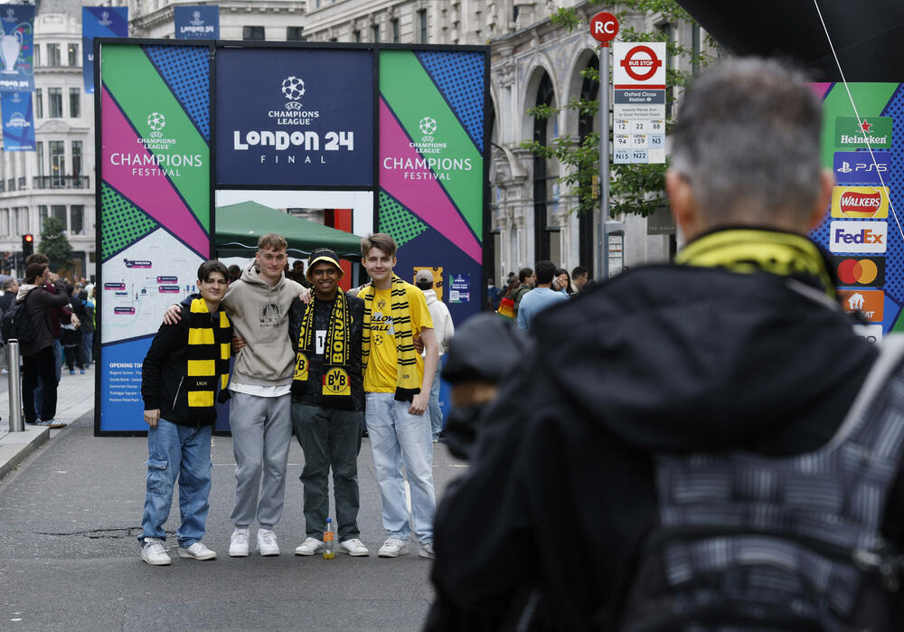 <p>Veliko finale Lige šampiona, večeras na Vembliju (21) između Borusije i Reala, ima i neočekivanu romantičnu notu - zbog trenera “milionera” Edina Terzića, koji će pokušati da sruši giganta i njegovog lidera koji sa ovim takmičenjem imaju neraskidivu vezu</p>