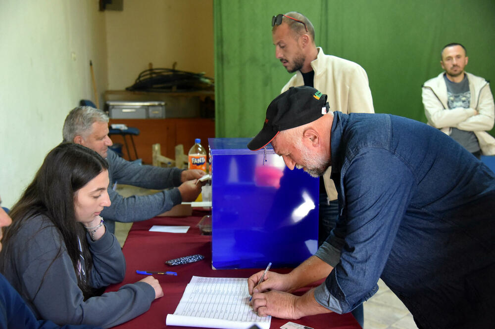 Sa jednog od birališta, Foto: Boris Pejović