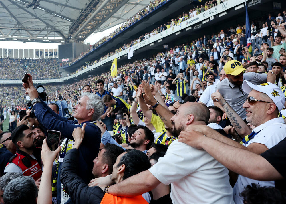 <p>"Duboko sam osjetio ljubav koju ste pokazali od trenutka kada je moje ime povezano sa Fenerbahčeom. Uglavnom, tu ljubav trener dobije nakon pobjeda i titula, ali ja sam je već doživio - ta ljubav je velika odgovornost za mene", rekao je novi trener turskog velikana</p>