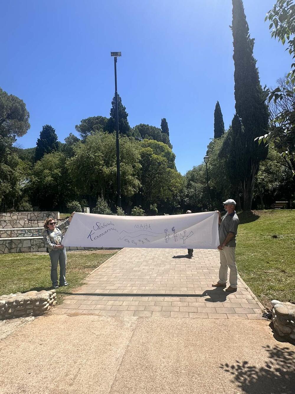 <p>Aktivistkinja prvog ženskog ekološkog pokreta u Crnoj Gori Ekopatritoizma, Elida Adrović, kazala je „da je toliko ekoloških rana, koje govore o tome da živimo u toksičnom ambijentu, a da toga nijesmo svjesni“</p>