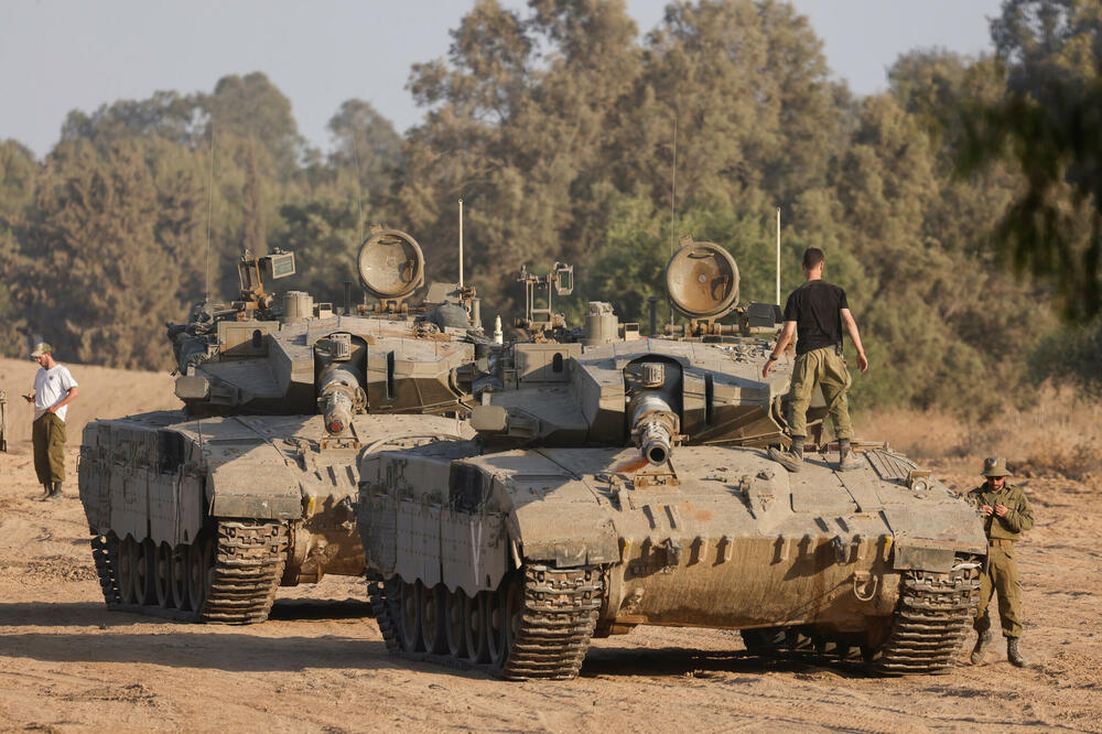 Izraelski tenkovi u blizini granice sa Gazom, Foto: Reuters