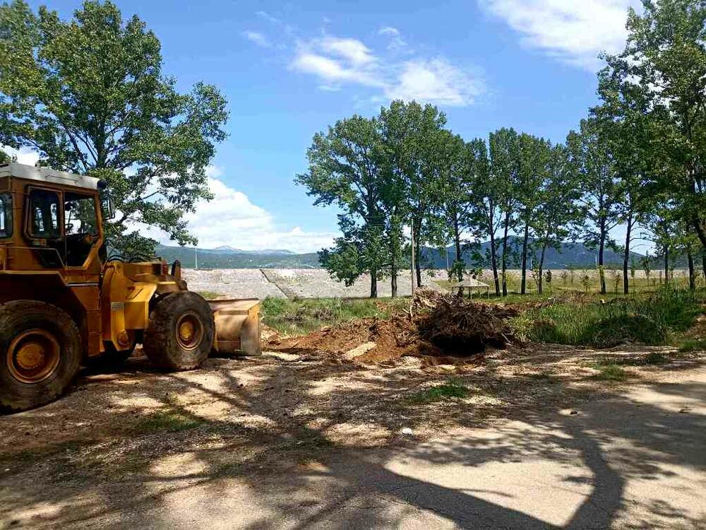 <p>U sklopu akcije, koja je organizovana u okviru ekološke kampanje „Naš grad naš od(b)raz“ očišćena je plaža, park u topolama, kao i prostor gdje se održava “Lake fest”</p>