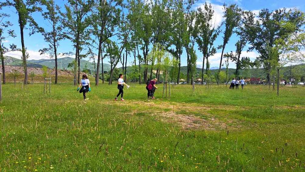 <p>U sklopu akcije, koja je organizovana u okviru ekološke kampanje „Naš grad naš od(b)raz“ očišćena je plaža, park u topolama, kao i prostor gdje se održava “Lake fest”</p>