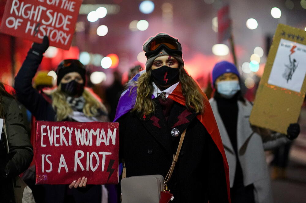 Protesti protiv ograničavanja prava na abortus u Poljskoj, januar 2021., Foto: Rojters