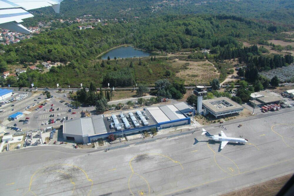 Cijena po kvadratu oko 109 eura: Aerodrom u Tivtu, Foto: Siniša Luković