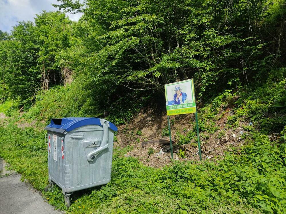 <p>"Na ovaj način pored smanjenja broja divljih deponija na teritoriji Mojkovca, očuvalo se šumsko zemljište, potoci, vodoizvorišta, i rijeka Tara, kao biser Crnogorskog riječnog toka"</p>