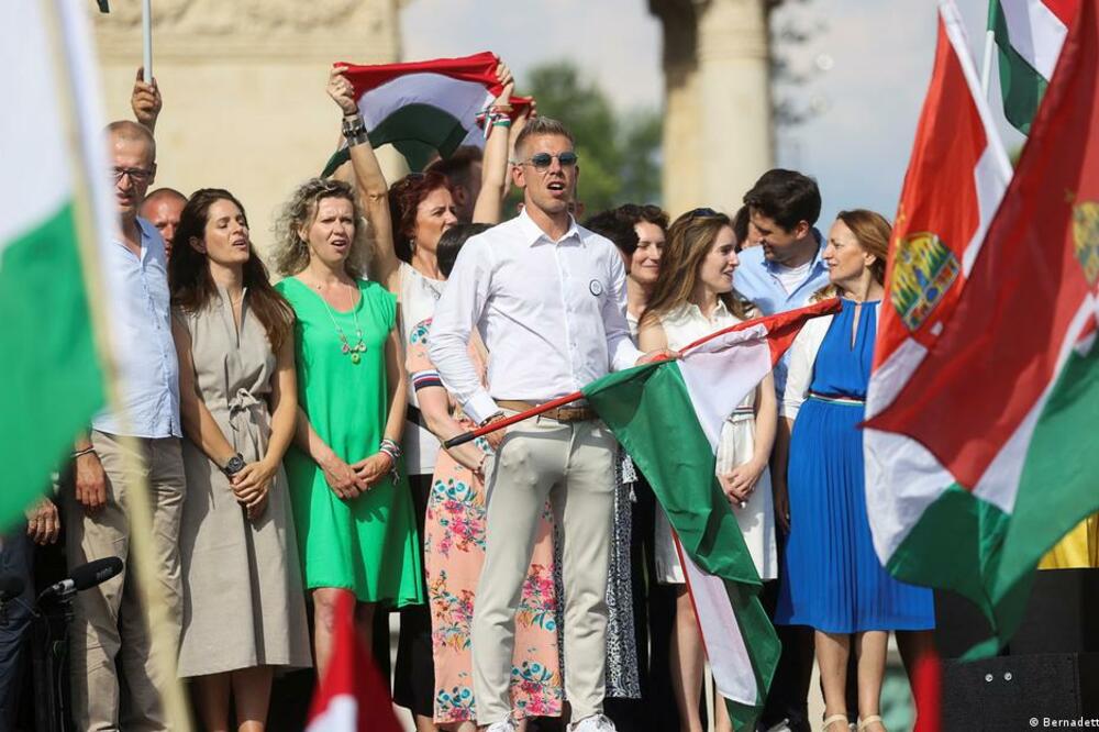 Peter Mađar (u sredini, na mitingu u Budimpešti dan prije izbora), Foto: Rojters