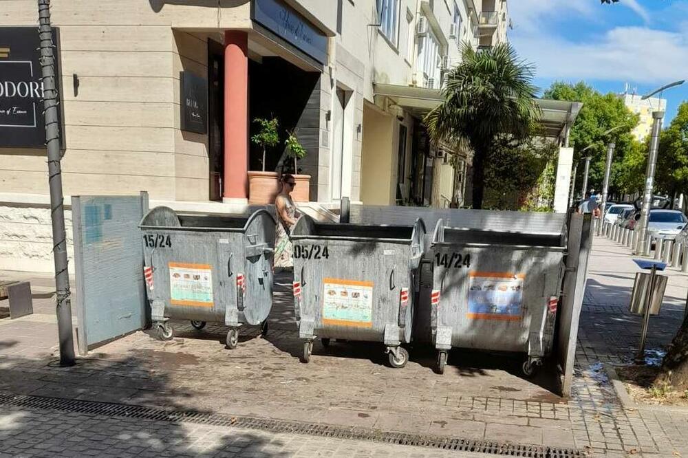 Pokupljeno smeće iz kontejnera na uglu Njegoševe i Bokeške, Foto: Čistoća Podgorica