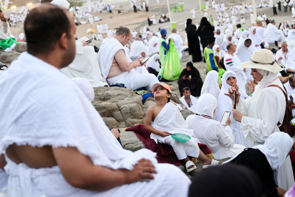 <p>Hažiluk je jedan od pet stubova islama. Svi muslimani su obavezni da obave hadž barem jednom u životu, ako su fizički i finansijski sposobni za to</p>