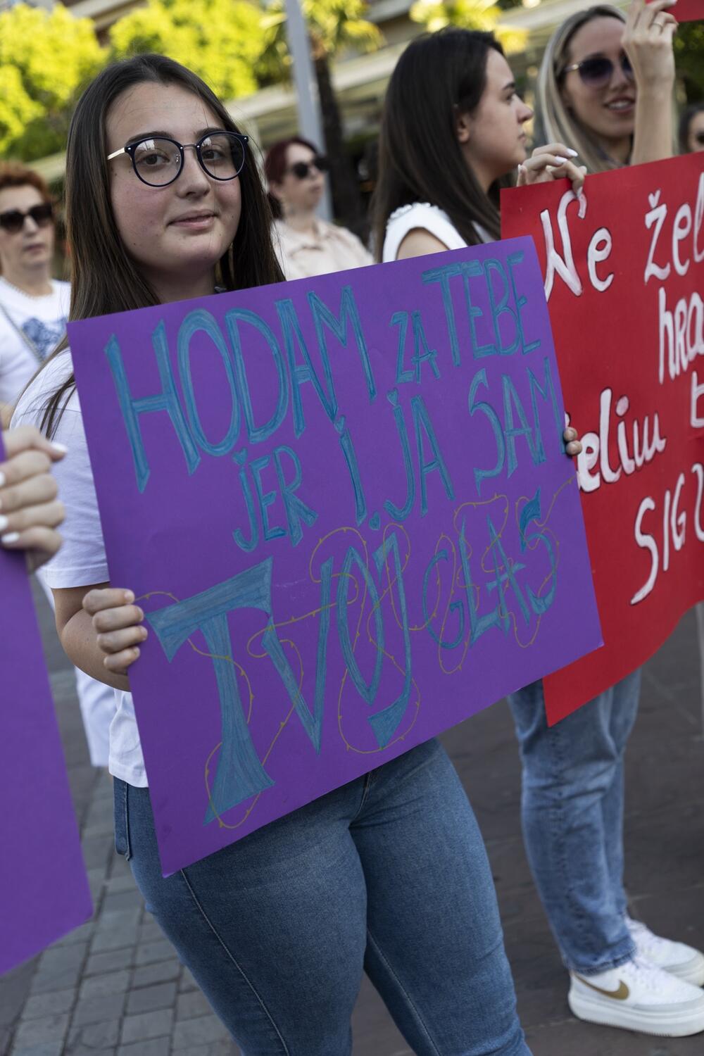 <p>NVO "Sistem" i udruženje Psihoaktiv organizovali protest na Trgu nezavisnosti</p>