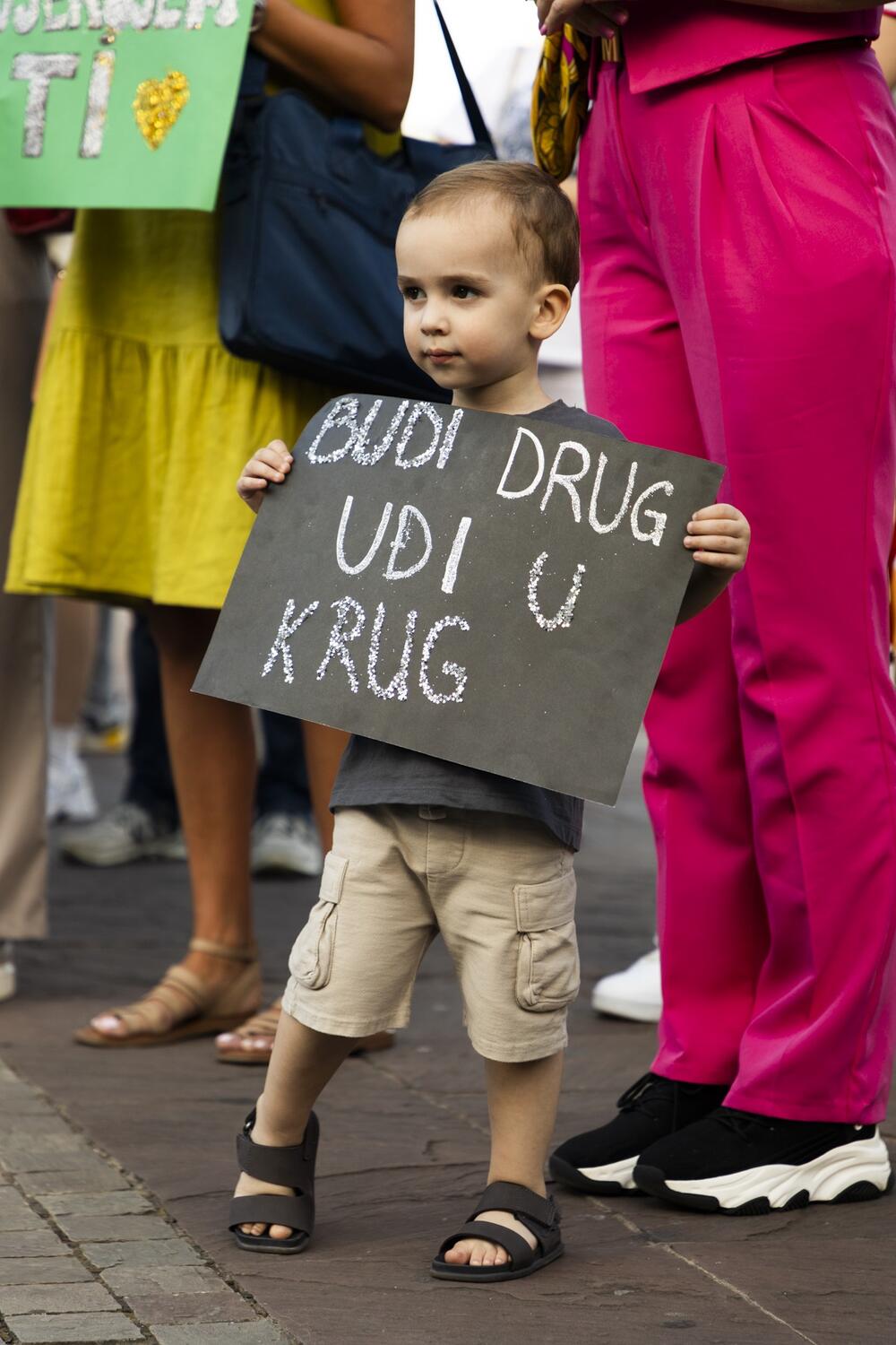 <p>NVO "Sistem" i udruženje Psihoaktiv organizovali protest na Trgu nezavisnosti</p>