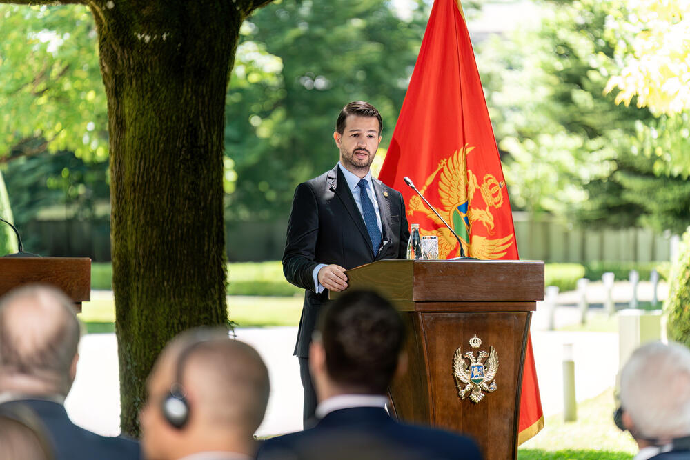 <p>Milatović je kazao da posjeta Radeva predstavlja potvrdu snažnog savezništva i obostranog opredjeljenja ka daljem jačanju bilateralnih odnosa u oblastima od obostranog interesa</p>