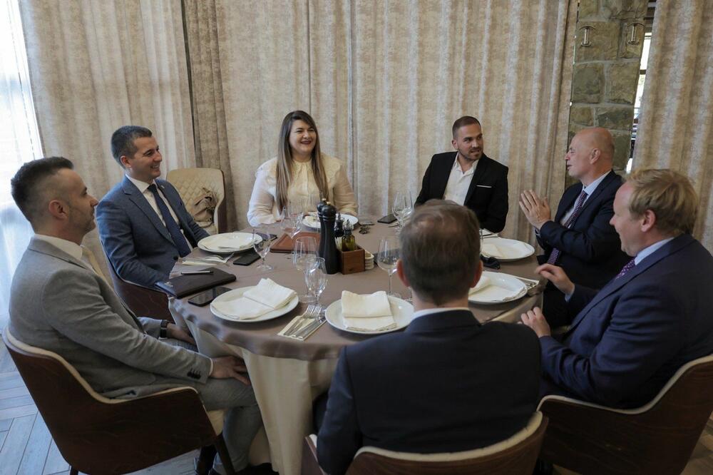 Bečić sa gostima, Foto: Kabinet potpredsjednika Vlade za bezbjednost, unutrašnju politiku, evropske i vanjske poslove