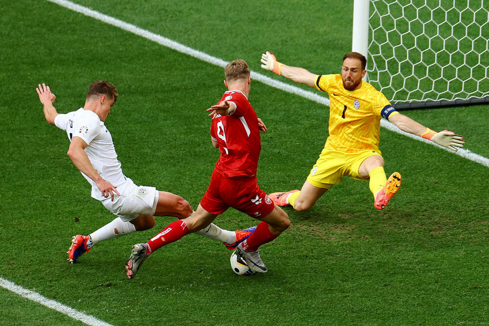 Oblak tokom meč sa Danskom na Euru, Foto: Reuters