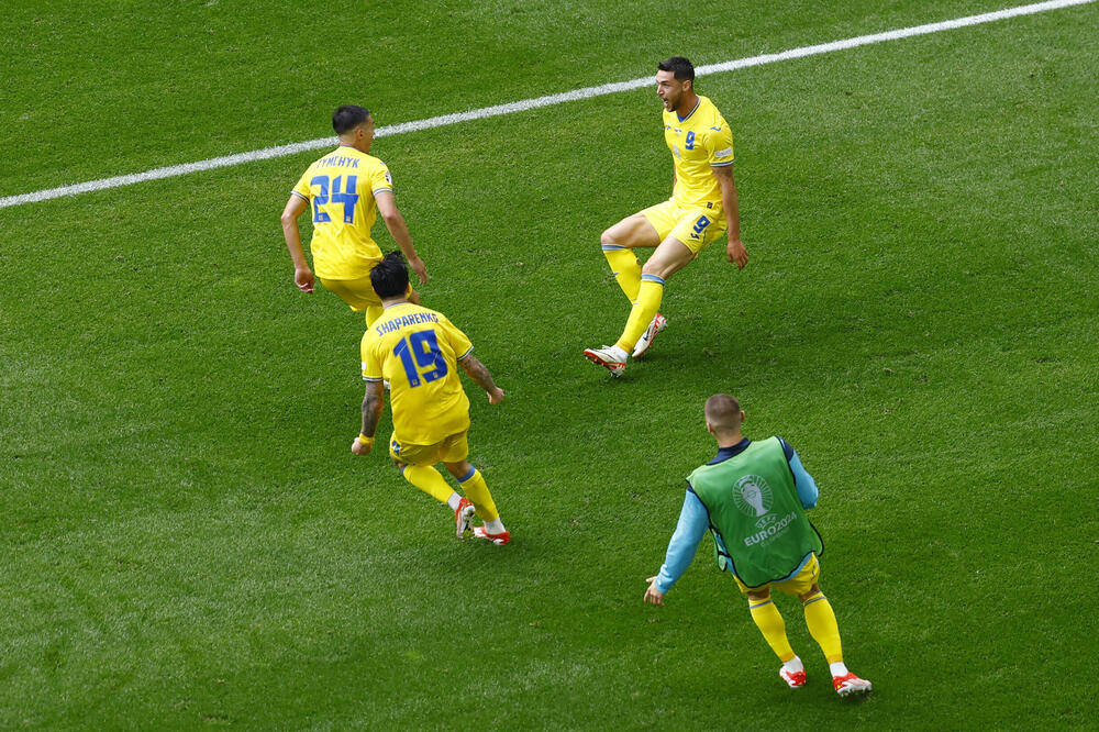 Šaparenko, Timčuk i Jaremčuk slave drugi gol Ukrajine, Foto: Reuters