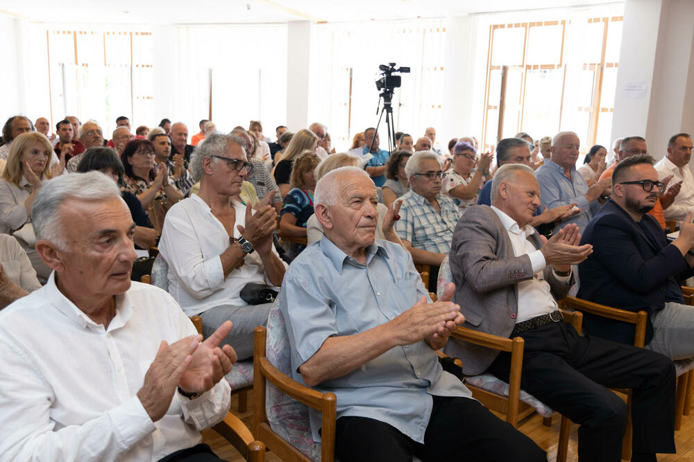 <p>"Mandić i Knežević ucjenjuju Spajića – cijena zadržavanja na vlasti je pomjena Ustava, državnih simbola, uvođenje dvojnog državljanstva. Da bi ostao u vlasti naš premijer pristaje da se razračunava sa nacionalnim interesima Crne Gore", poručio je predsjednik DPS</p>