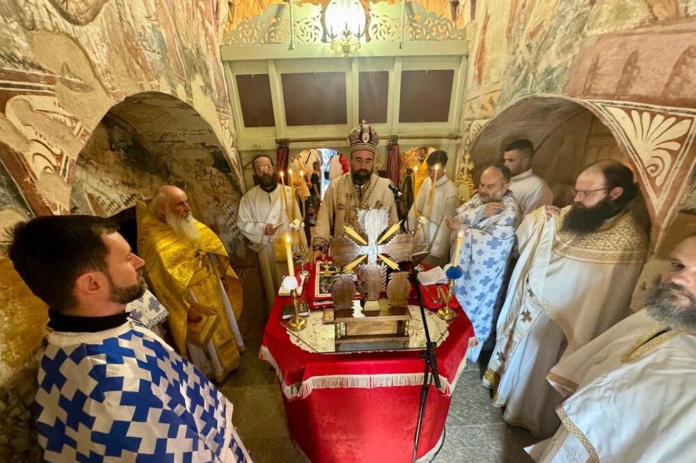 Metodije služi liturgiju, Foto: Eparhija budimljansko-nikšićka