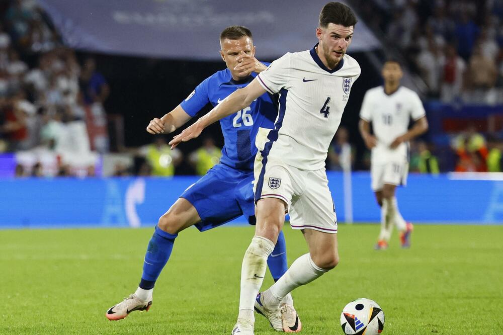 Iličić u duelu sa Rajsom tokom meča u Kelnu, Foto: Reuters