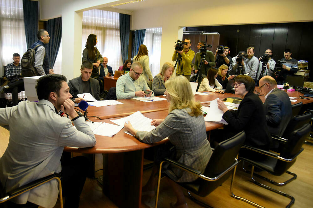 Aktuelni članovi u mandatu dok se ne izaberu novi: sa jedne od sjednica DIK-a, Foto: Boris Pejovic