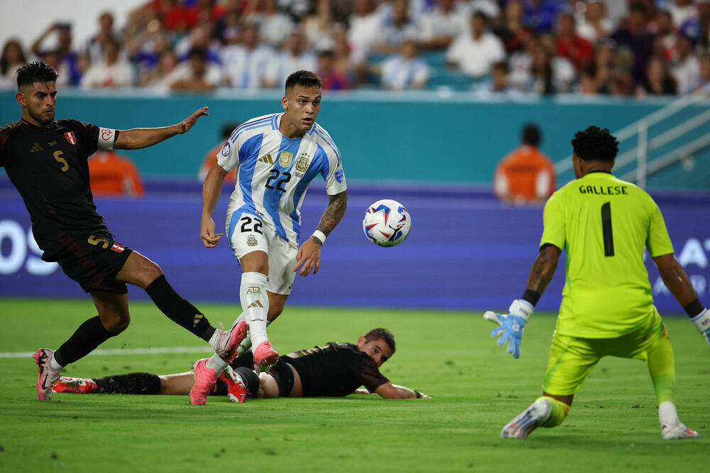 Lautaro postiže svoj drugi gol na utakmici, Foto: REUTERS