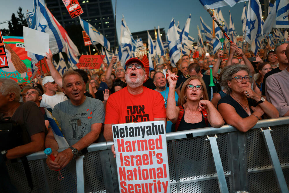 <p>Sukobi su izbili i u Tel Avivu gdje su se demonstracije usredsredile na patnje talaca i praćene protestom koje su predvodile njihove porodice ispred sjedišta udruženja radničkih sindikata<br /> </p>