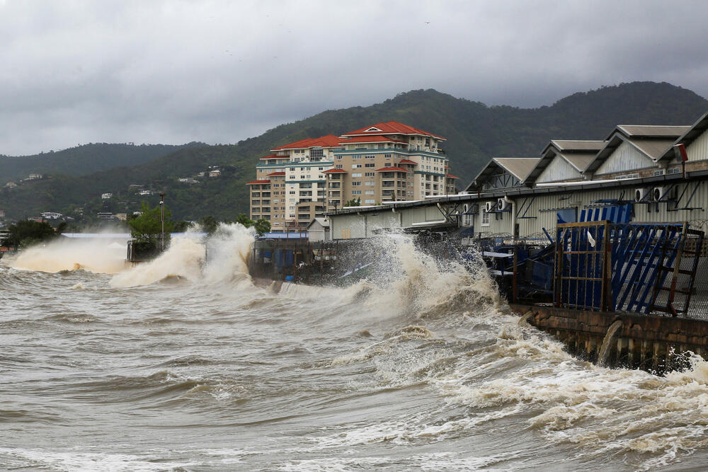 <p>Meteorolozi očekuju da uragan u srijedu udari Jamajku sa vjetrovima opasnim po život. Očekuju se i jake kiše i bujične poplave</p>