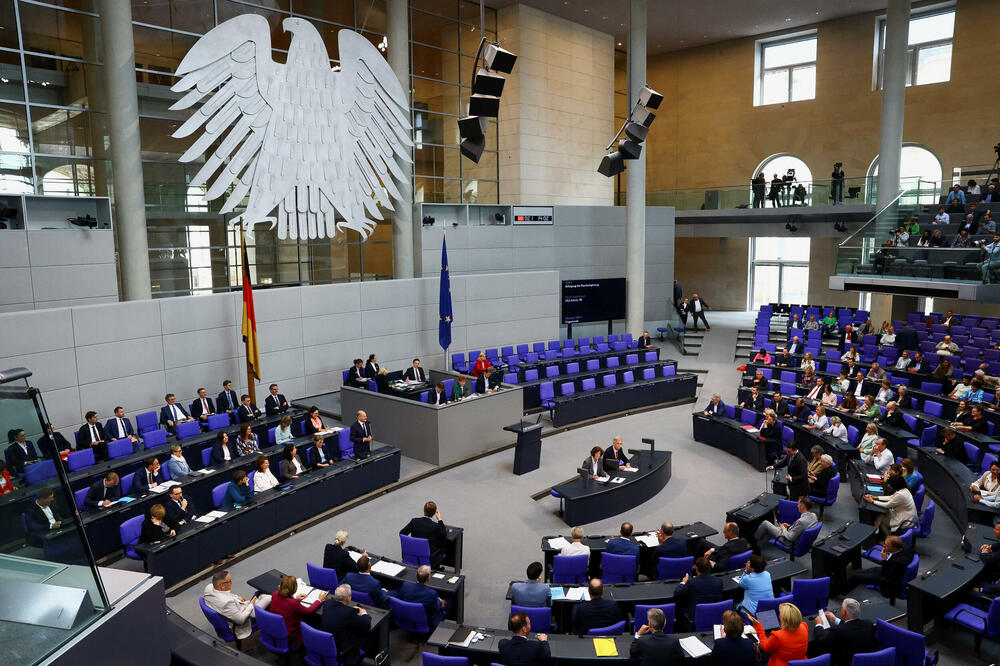 Kancelar Šolc je juče odgovarao na pitanja poslanika u Bundestagu, Foto: Rojters