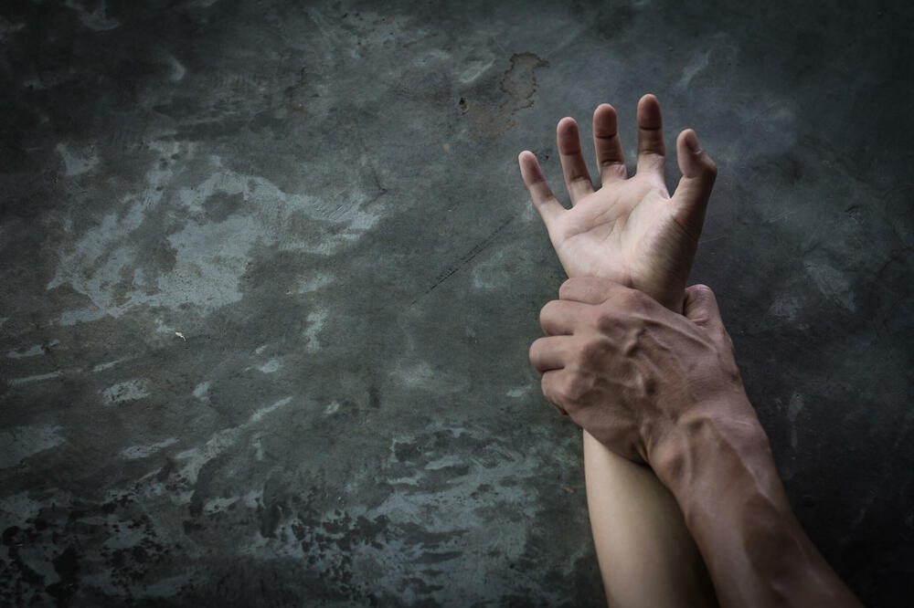 Počinioci krivičnih djela najčešće muškarci, a žrtve u većini slučajeva žene (ilustracija), Foto: Shutterstock