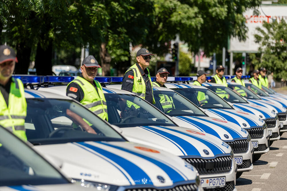 <p>"Na ovaj način naša policija dobija pouzdana i moderna vozila, po najvišim standardima bezbjednosti, koja omogućavaju efikasniji rad i povećanu sigurnost u obavljanju policijskih zadataka"<br /> </p>