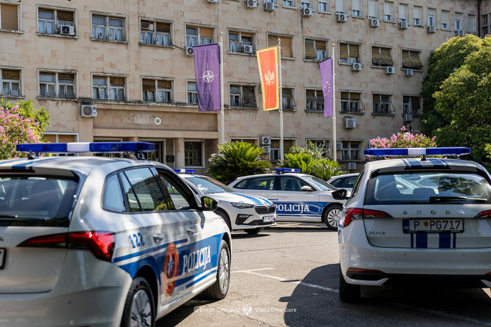 <p>"Na ovaj način naša policija dobija pouzdana i moderna vozila, po najvišim standardima bezbjednosti, koja omogućavaju efikasniji rad i povećanu sigurnost u obavljanju policijskih zadataka"<br /> </p>