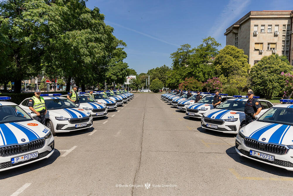 <p>"Na ovaj način naša policija dobija pouzdana i moderna vozila, po najvišim standardima bezbjednosti, koja omogućavaju efikasniji rad i povećanu sigurnost u obavljanju policijskih zadataka"<br /> </p>