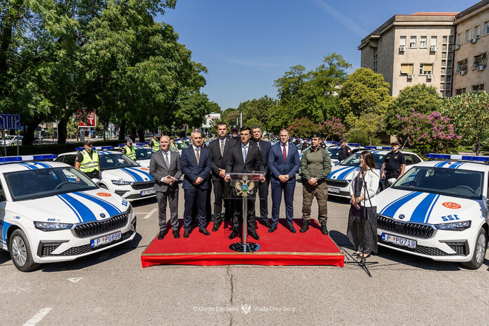 <p>"Na ovaj način naša policija dobija pouzdana i moderna vozila, po najvišim standardima bezbjednosti, koja omogućavaju efikasniji rad i povećanu sigurnost u obavljanju policijskih zadataka"<br /> </p>