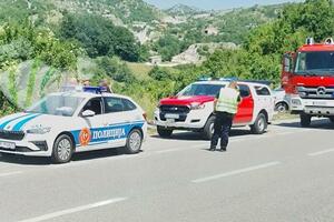 Vozilo sletjelo sa puta Cetinje – Budva, povrijeđene tri osobe