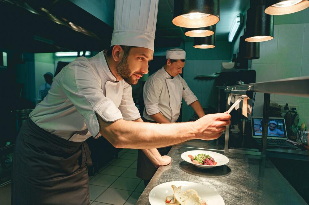 Među protjeranim i bar dvojica kuvara (ilustracija), Foto: Shutterstock