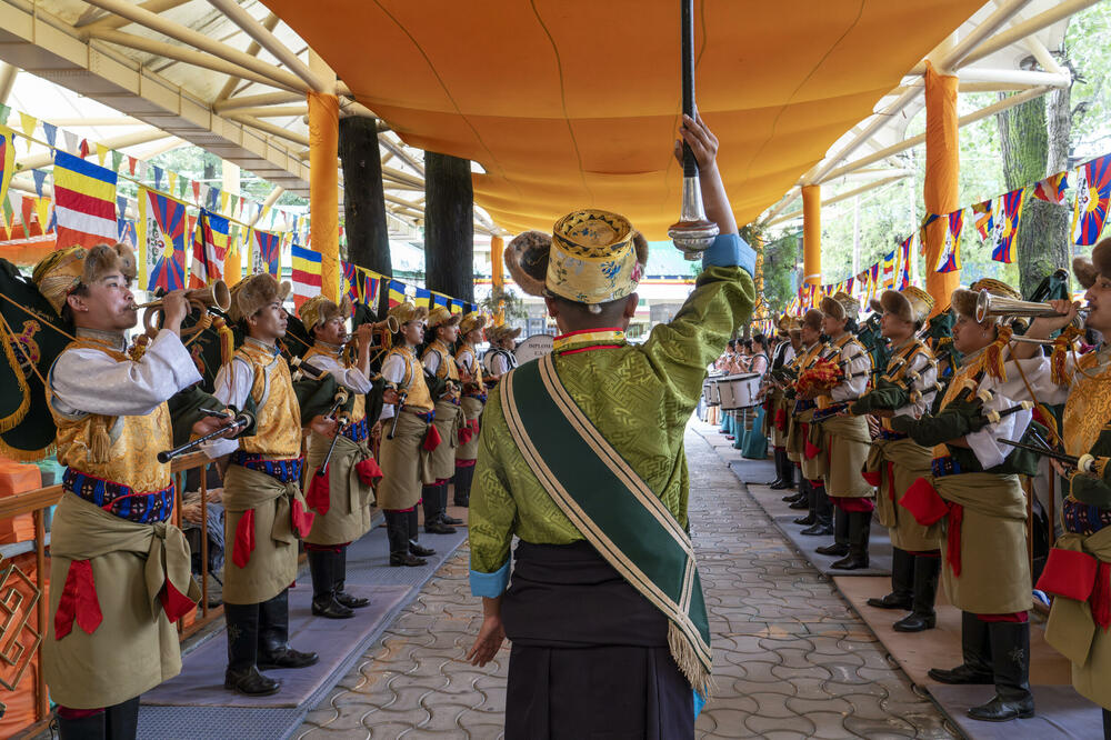 Tibetanski sveštenik kod hrama Tsuglagkang (ilustracija), Foto: AP Photo/Ashwini Bhatia