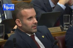 Kako se Spajić odnosi prema obavezama u Skupštini: Odlaganje...