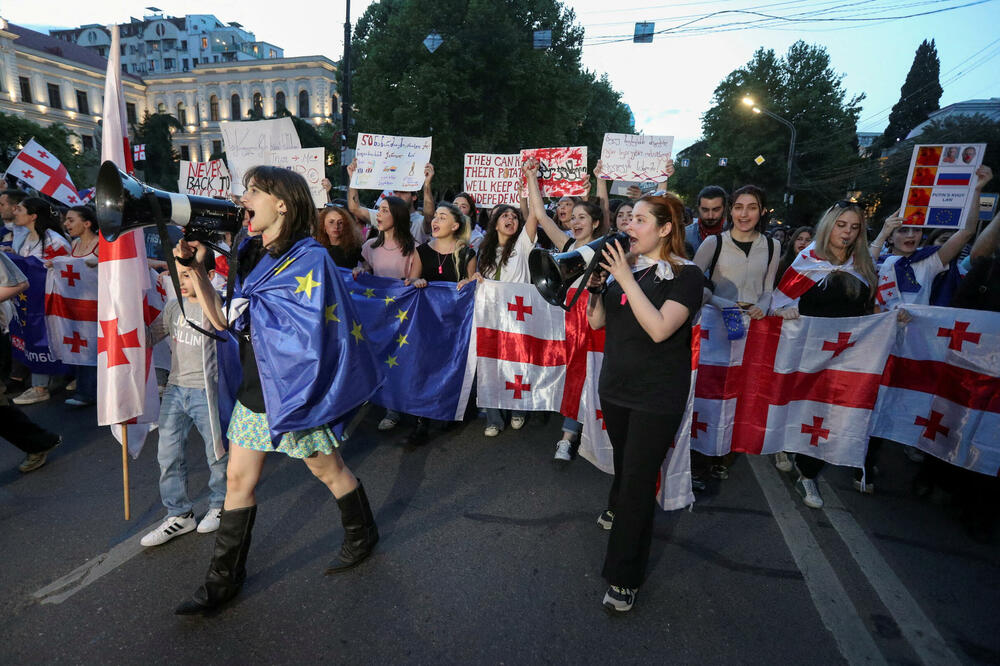 Sa jednog od protesta protiv zakon o "stranom uticaju" u Tbilisiju, glavnom gradu Gruzije, Foto: Reuters