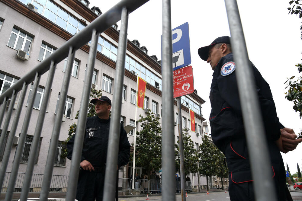 Policija ispred zgrade Višeg suda (arhiva/ilustracija), Foto: BORIS PEJOVIC