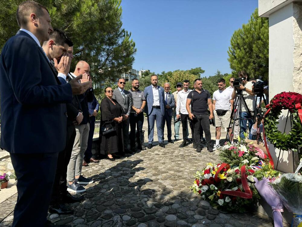 <p>Predsjednik Bošnjačkog vijeća Suljo Mustafić, kazao je da je Srebrenica najtužnija riječ našeg jezika, a Potočari najveći mezar u bošnjačkoj istoriji</p>