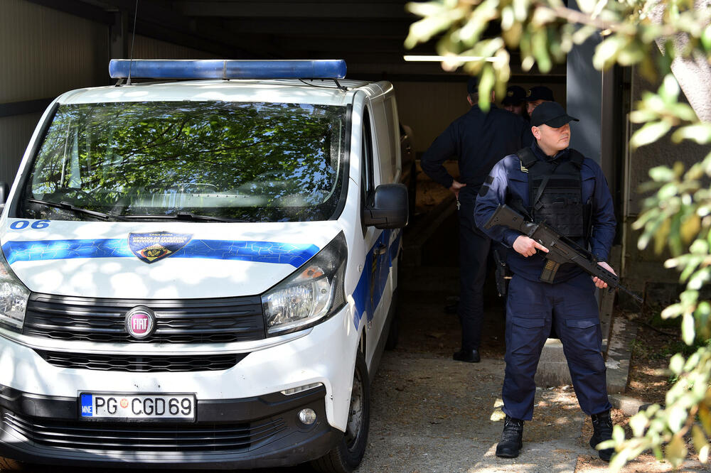 Policija obezbjeđuje zgradu Višeg suda u Podgorici, Foto: BORIS PEJOVIC