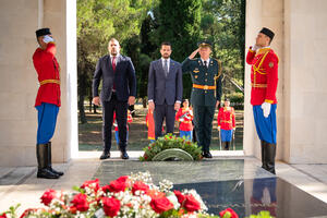 Milatović položio vijenac na spomenik Partizanu borcu na Gorici