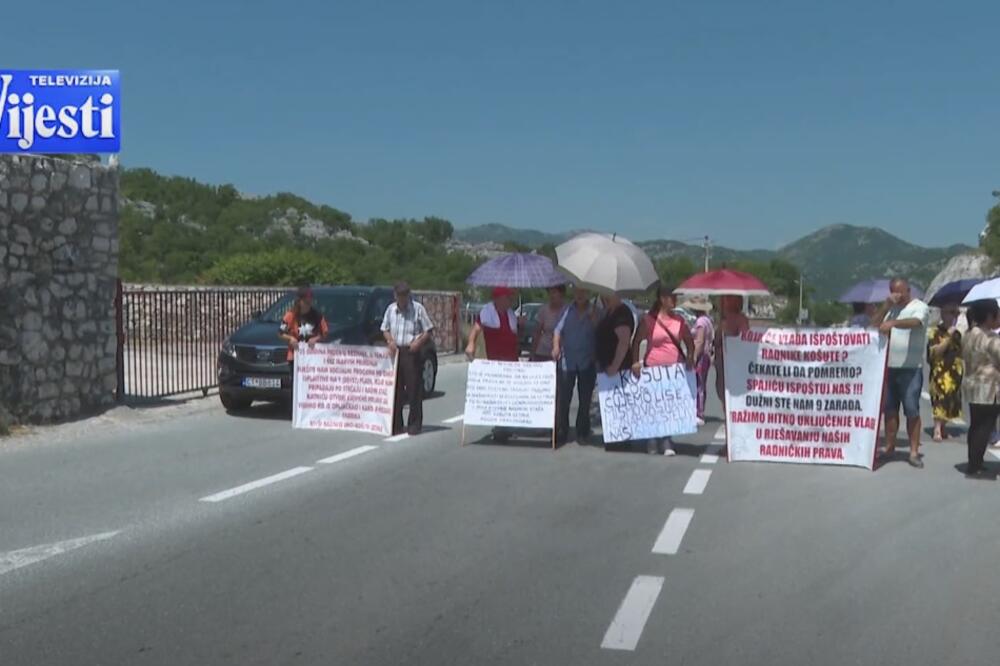 Bivši radnici "Košute" tokom blokade puta, Foto: Screenshot/TV Vijesti