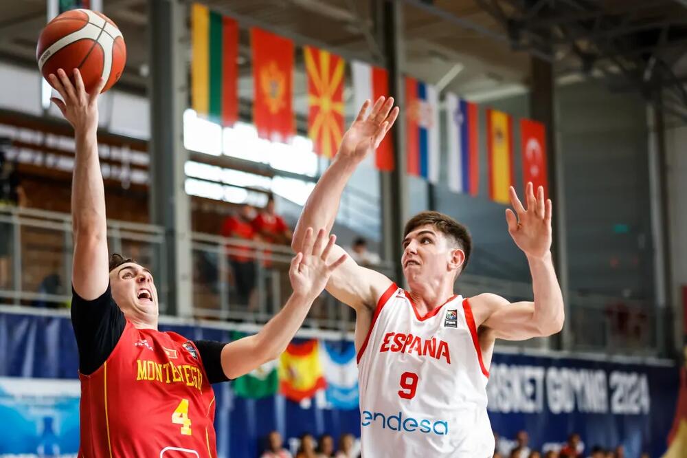 Petar Minić na meču sa Španijom, Foto: FIBA